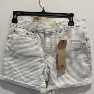 Levi’s Mid-length shorts soft annemarie stripe NWT size 4 Waist 27